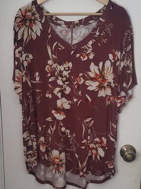 24/7 Maurices V-Neck Red Wine And Cream Floral Top Women's Size 1X
